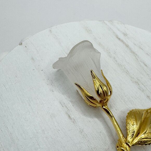 Vintage Gold Tone Single Rose Bud Flower Brooch Pin Opaque Lucite - Picture 5 of 8
